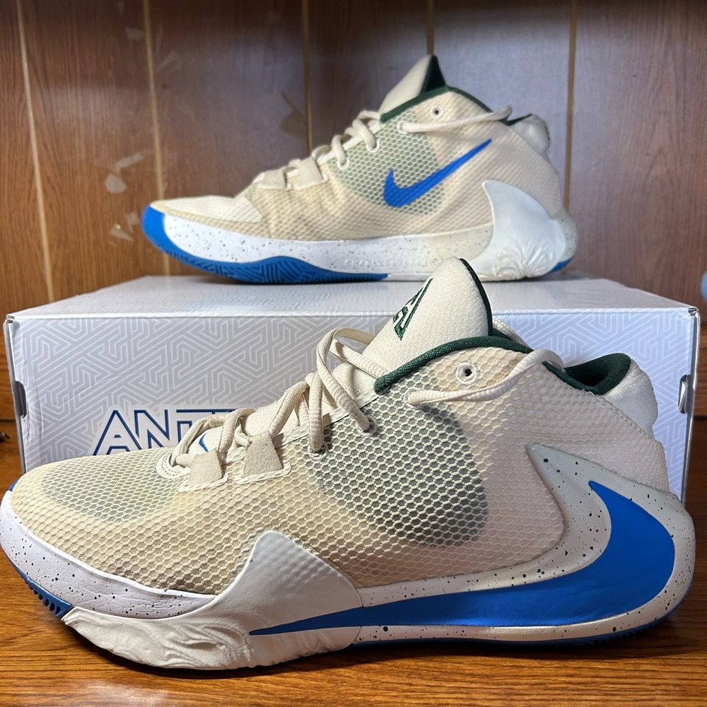 Zoom Freak 1 “Light Cream”